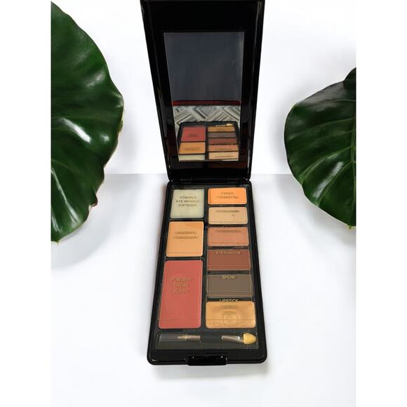 Signature Club A 2 Cases "Flawless Skin Compact" &"Professional Color Compact" - Picture 3 of 5